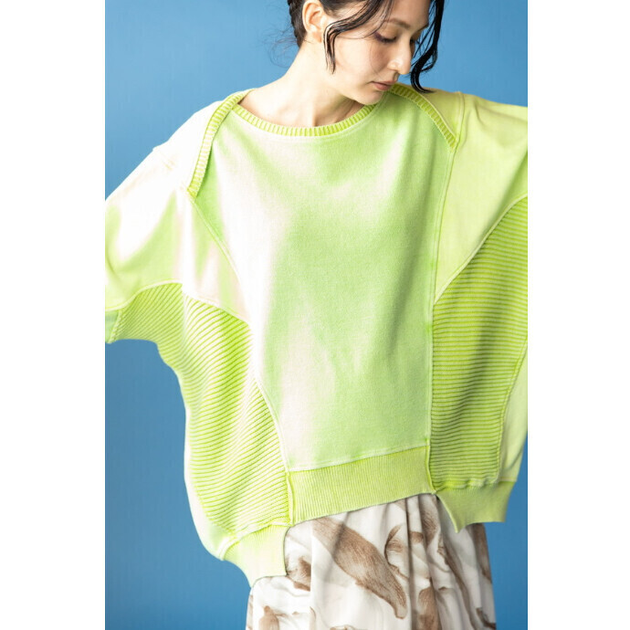 ヴィンテージライクなデザインで大人カジュアルを演出