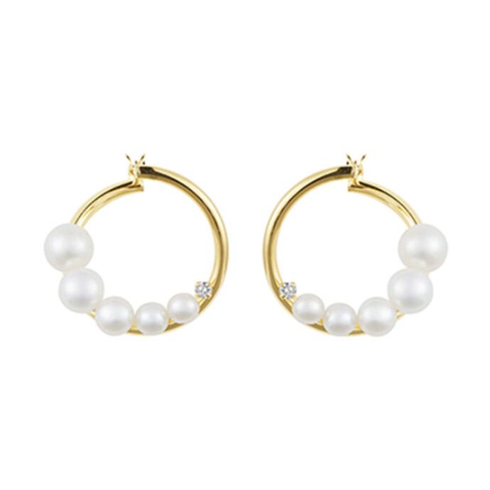 個性的なデザインが目を引く　淡水パールピアス✨