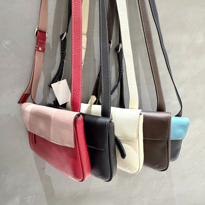 1月限定　オットロッシ　レザーフラップポシェット