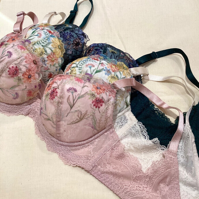 ✨ラメ糸がかわいい新作入荷💐