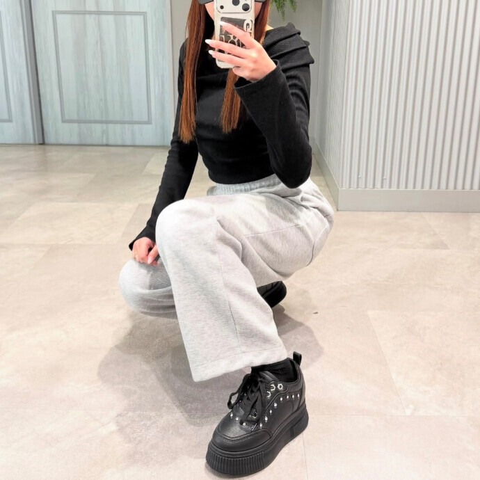 ★人気スニーカーのご紹介です★