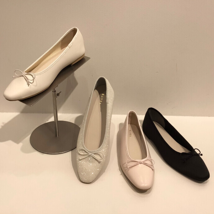 軽量⭐️スクエアトゥフラットパンプス👠🫧