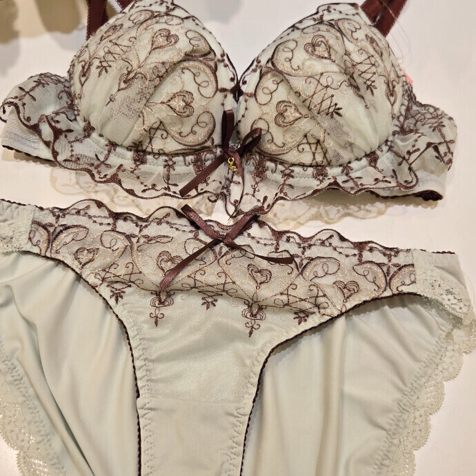 感激のブラ　ノアールショコラブラ&ショーツセット