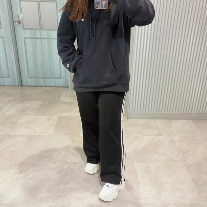 ★人気スニーカーのご紹介です★