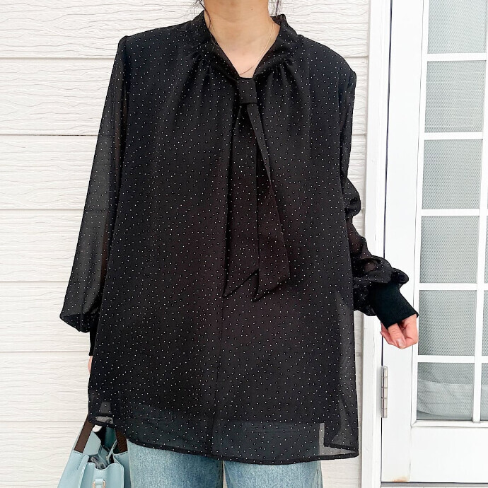 結びボウタイリブブラウス