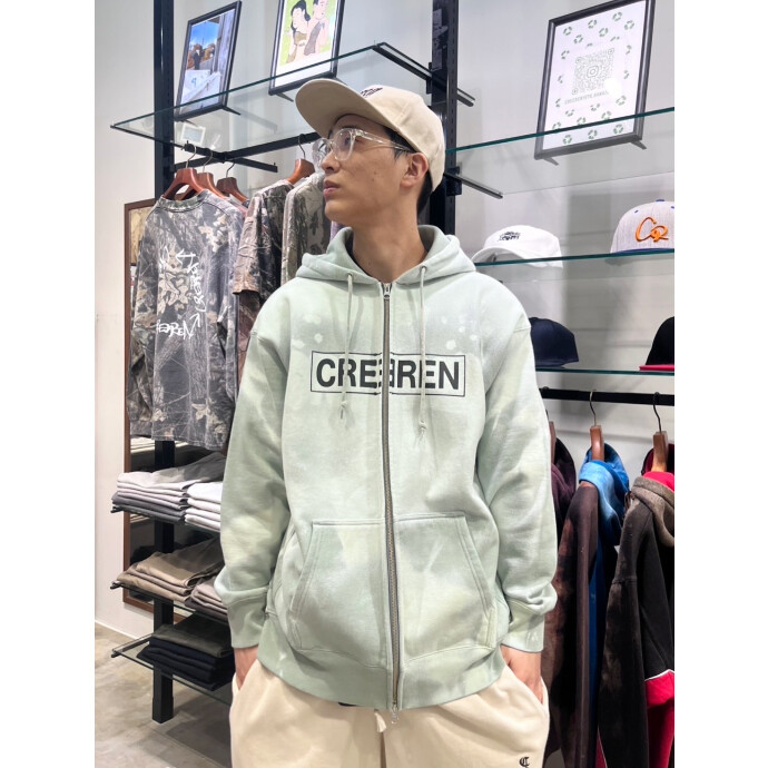 鮮やかなカラーのジップフーディが入荷です🌸