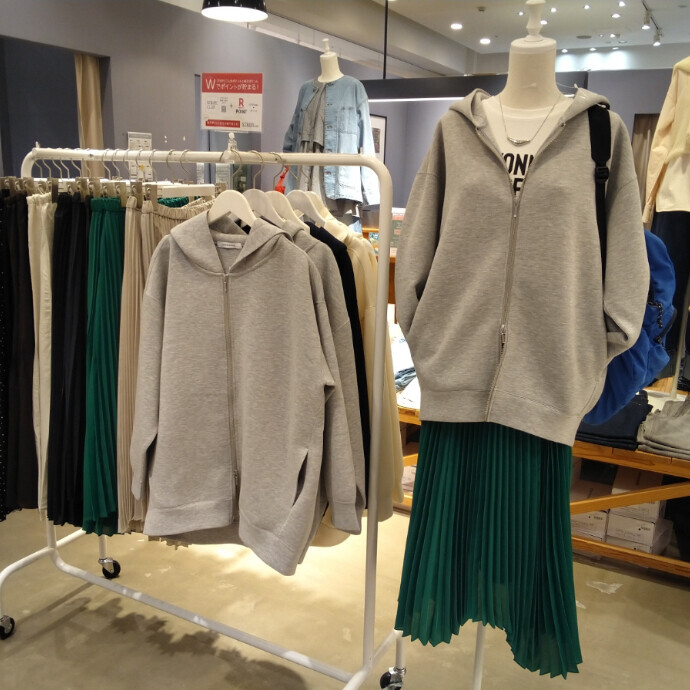 ポンチZIPパーカーが入荷しました😍