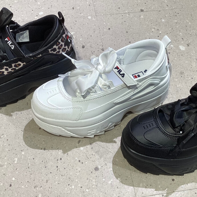 【FILA】新作「ディスラプター ウェッジ バレー」入荷！