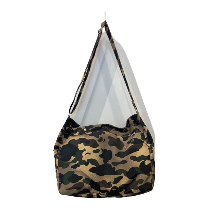 【A BATHING APE / ア ベイシング エイプ】カモフラージュメッセンジャーバッグのご紹介
