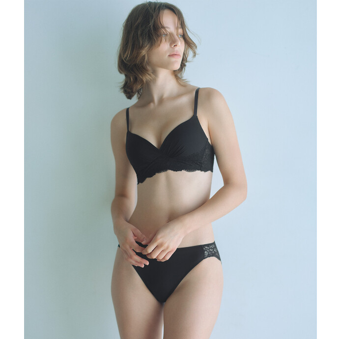PJ BASIC人気「美胸ノンワイヤーブラ」から待望のレースタイプが登場！