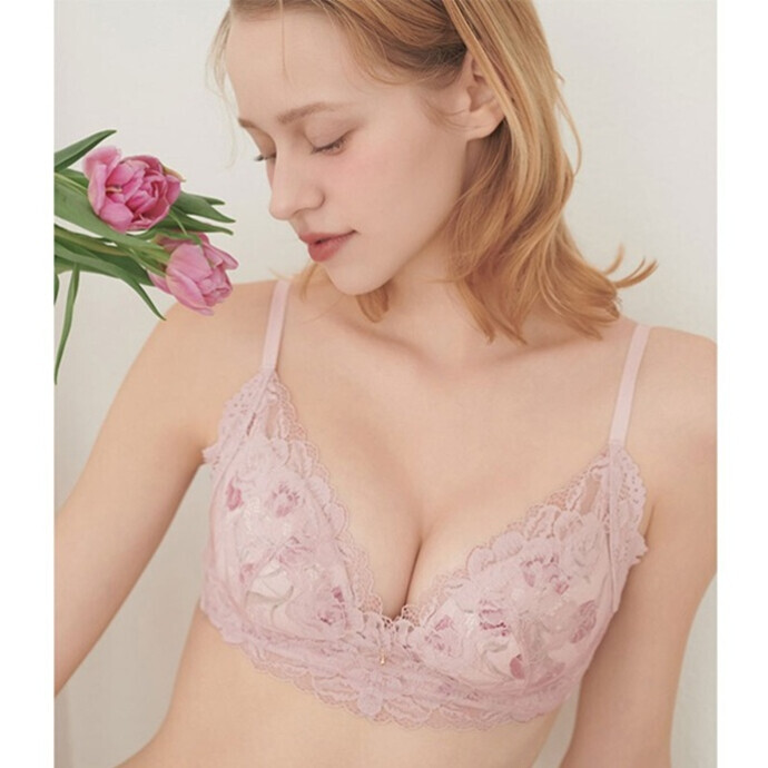 ピタッともちっとフィットする大人気ノンワイヤーブラ♡