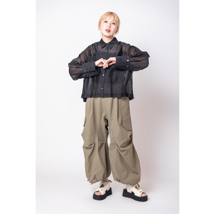 快適な着心地でトレンド感と着回しやすさを兼ね備えた一枚