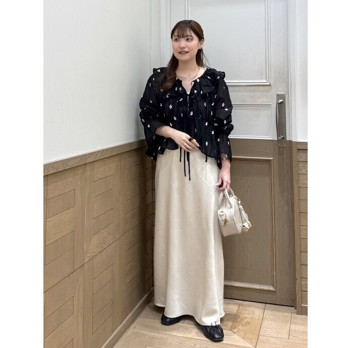 【SPRING】刺繍ブラウス×サテンスカート【EARLY SUMMER】