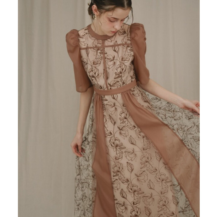 新作ドレス・続々入荷中✨