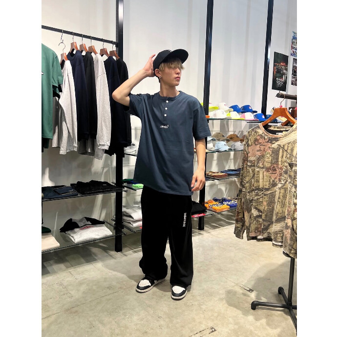 TAG HENLEY S/S TEE 📦