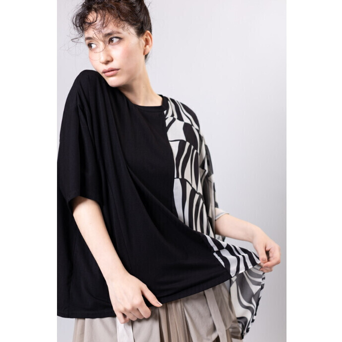 オーバーサイズながらシフォンを使って女性らしく
