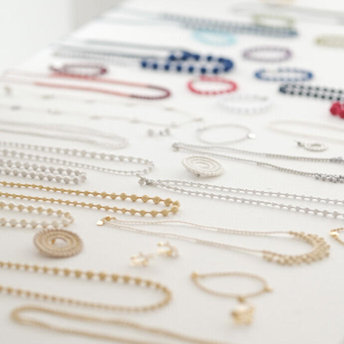 000トリプルオゥ 刺繍のアクセサリー展
