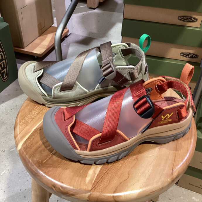 【KEEN × OPEN YY コラボサンダル展開中！】