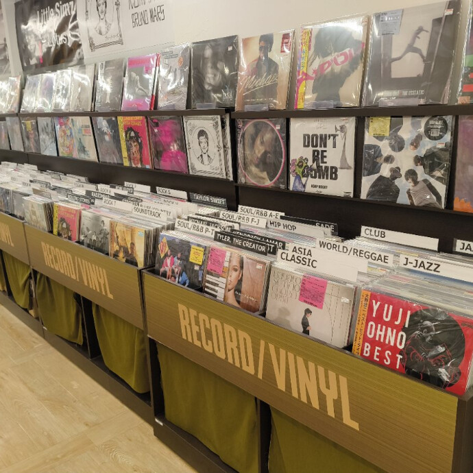 アナログレコード、ラックを1台増設！取扱が1200タイトルへ
