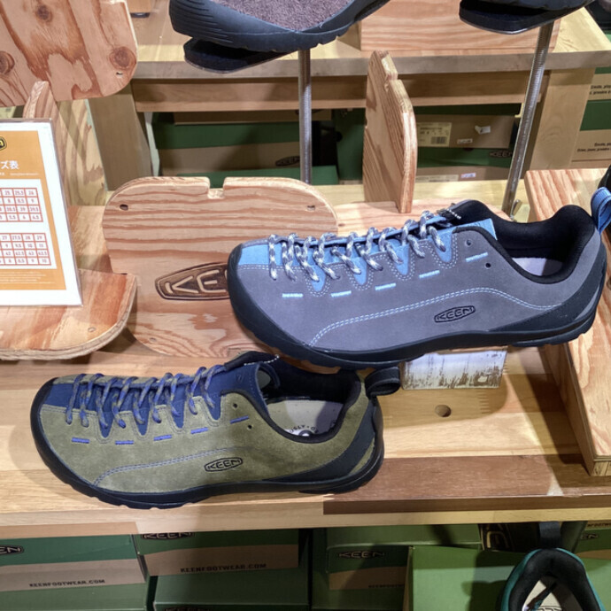 【新作入荷】KEEN定番モデル「JASPER」からシックなメンズ新色が登場！