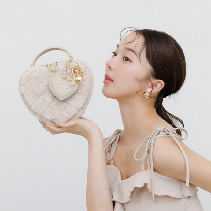 【RANDA（ランダ）】さりげない遊び心と洗練されたムードを添えて “Heart Collection”〈9月11日（金）発売予定〉👢🌙❤️②