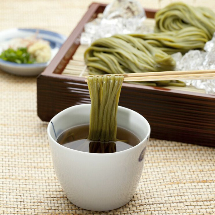 式部の香り　茶うどん　販売中