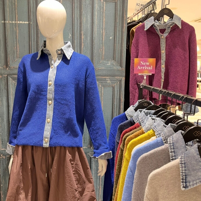 カラバリ豊富ニットはいかがですか🩷🤎💙