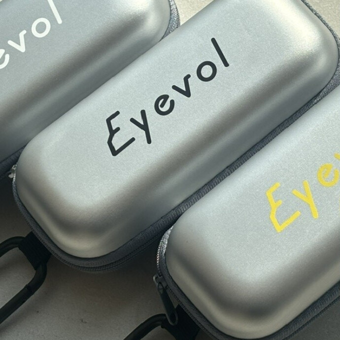 Eyevol「ZIP SOFT CASE」新色シルバー入荷しました。