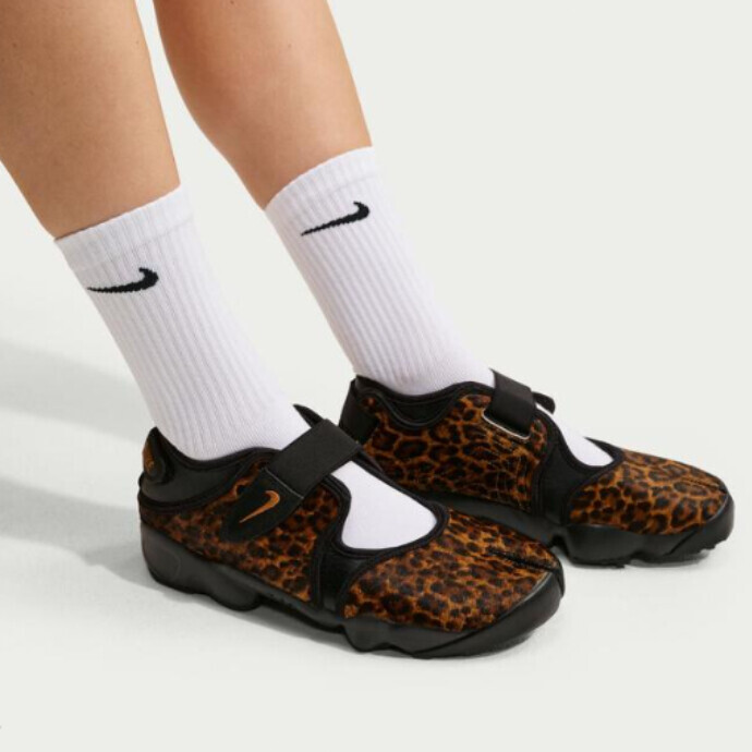 大人気！【NIKE AIR RIFT】