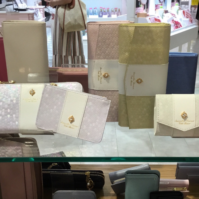 オーロラ加工のお財布🌺🐠